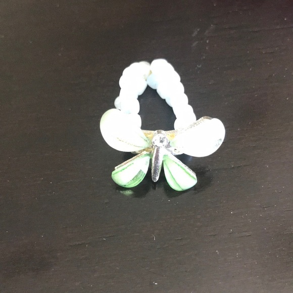 🙀Two toned Green Gemstones Butterfly Ring - Picture 2 of 5